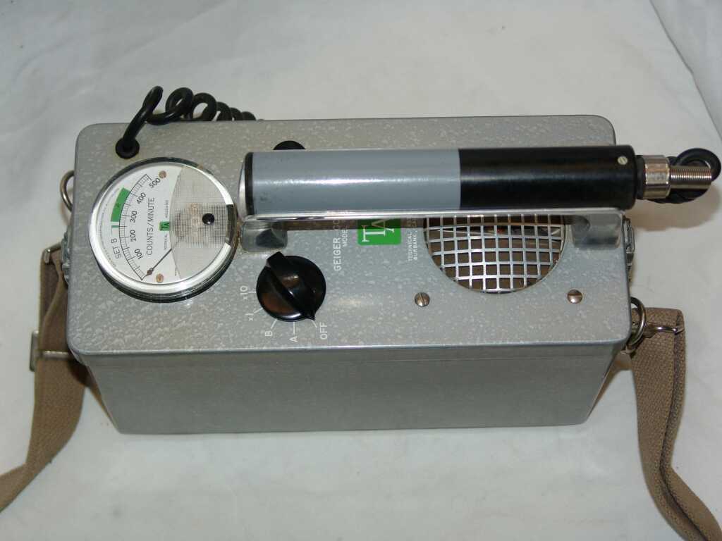 Technical Associates F-6 Geiger Counter
