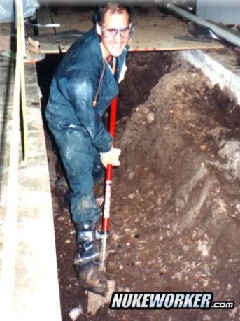 Rennhack in the ditch
Rennhack digging a ditch at Battelle
Keywords: Battelle