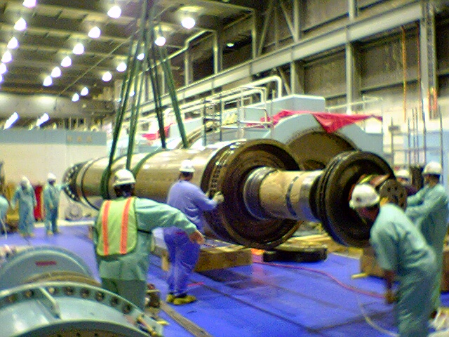 Cribbing U-3 rotor
Dresden Unit 3 generator rotor being set on cribbing prior to installation.
