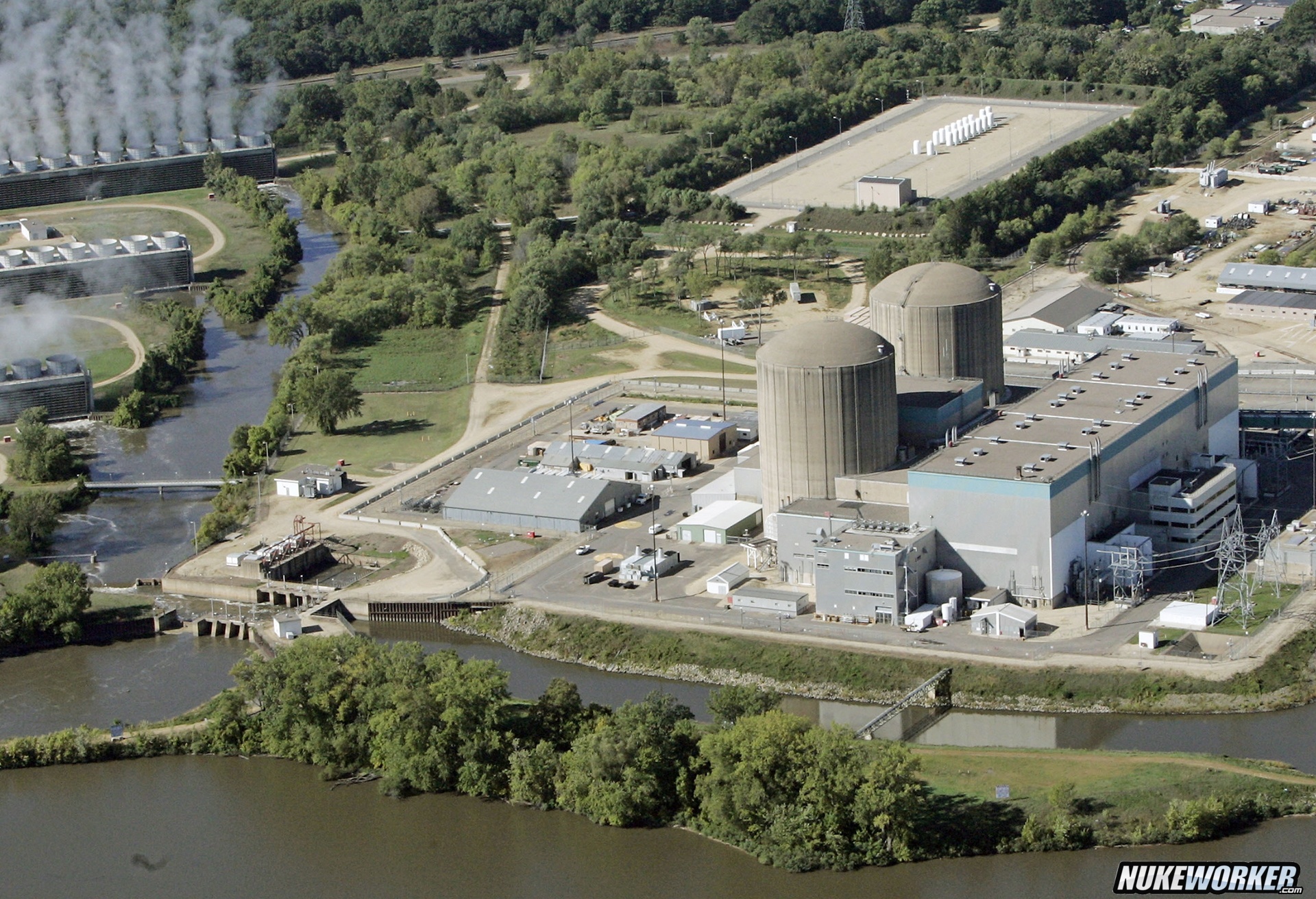 Prairie Island nuclear power plant near Red Wing, Minn
FILE - This Sept. 23, 2005 file photo shows the Prairie Island nuclear power plant near Red Wing, Minn. The U.S. Department of Energy announced in November 2020 it has awarded just under $14 million for an attempt to build a hydrogen-energy producing facility with the help of a nuclear research lab in Idaho. The Idaho National Laboratory and Minneapolis-based Xcel Energy will work on devising and building the facility, most likely at Xcel Energy's Prairie Island Nuclear Generating Station.)
