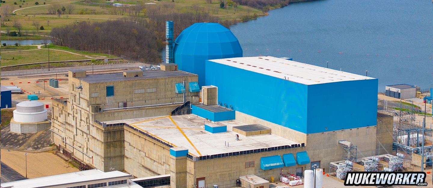 Clinton Clean Energy Center
Recognizable by its sky-blue reactor building, Clinton Clean Energy Center’s single nuclear reactor can produce up to 1,092 megawatts (MW) of clean, emissions-free energy, enough electricity to power the equivalent of 800,000 homes. The site's 5,000-acre cooling lake is open to the public for a large range of outdoor activities.
