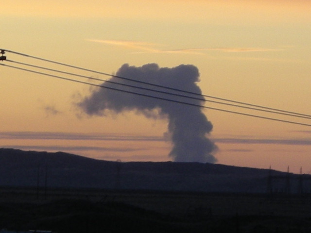 View from 100N, 109N roof of WNP2 (EnergyNorthwest)
Taken fall-winter of 2008-09.  The reactor's cooling tower's plume.  Distance of maybe 20-25 miles.
