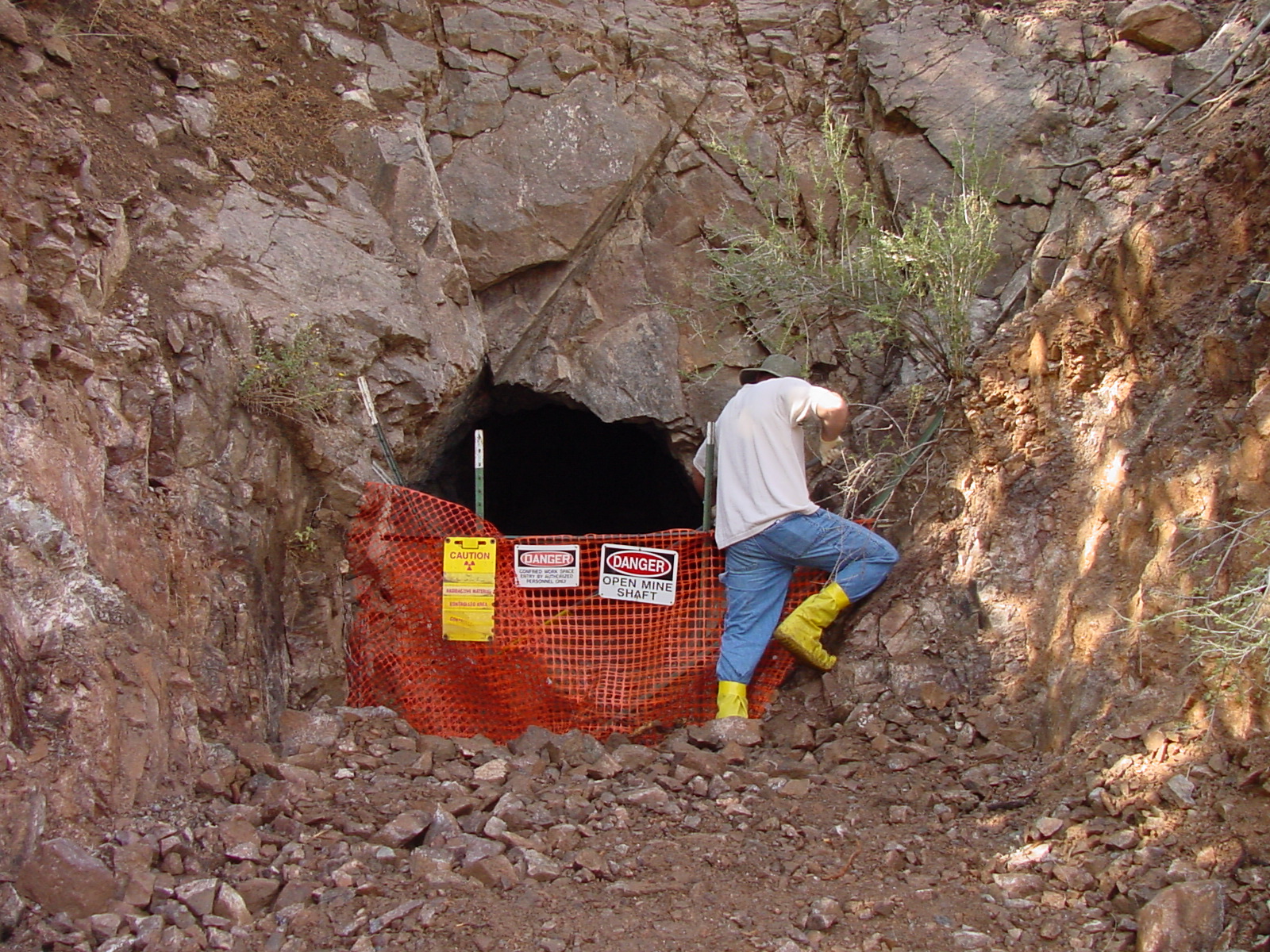 Who would have thought....
Interesting what can happen when you dont pay attention to where your berm soil comes from.
Keywords: Sandia National Lab SNL