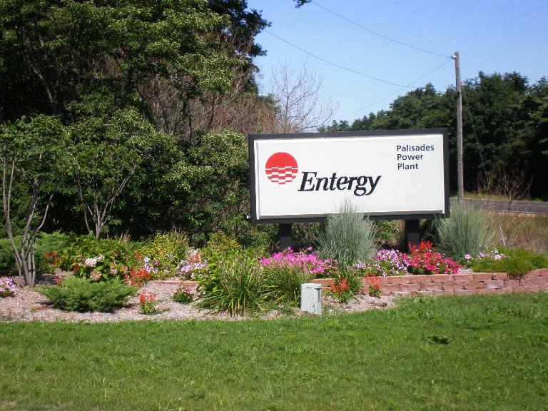 Entergy - Palisades
New Palisades entrance signage
Keywords: Palisades