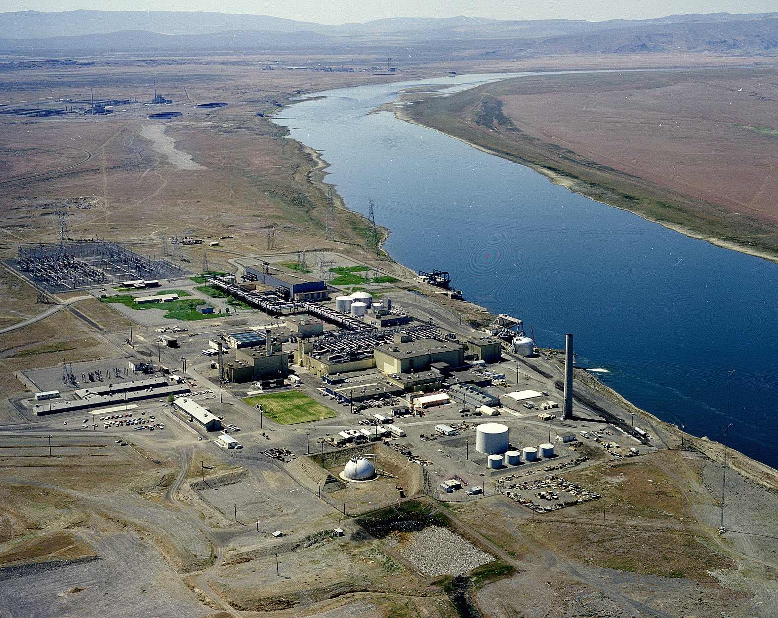 Good aerial view of Hanford's 100N looking south
