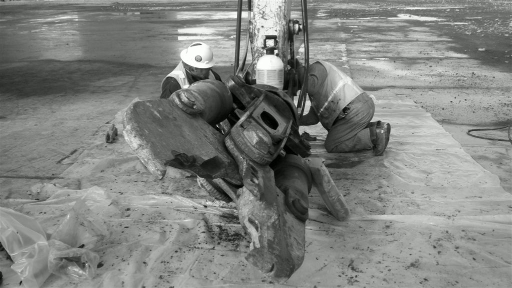 Chuck and Dan
Chuck Reed and Dan Morris working together to get the job done.
