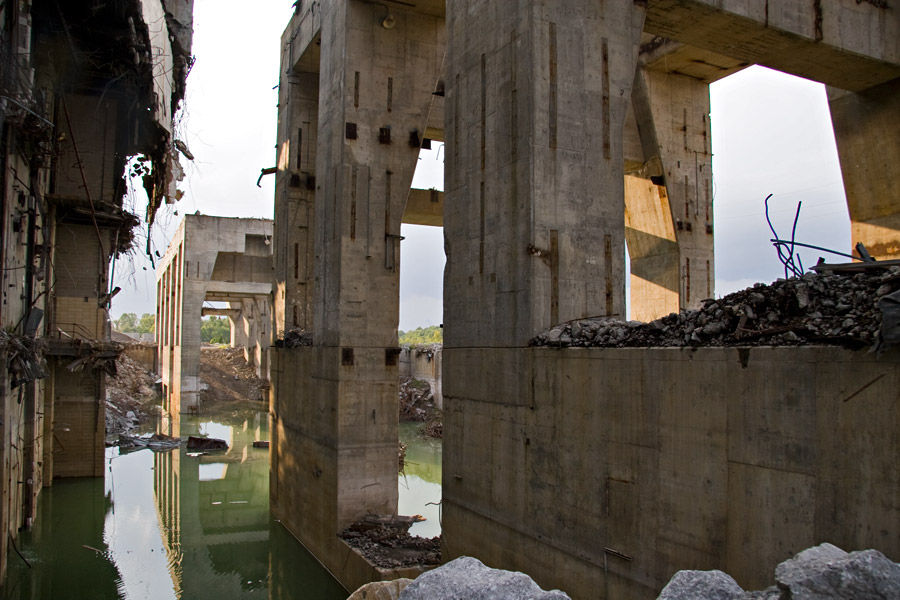 Marble Hill during 2010 demolition work
Concrete core structures for turbine buildings.
