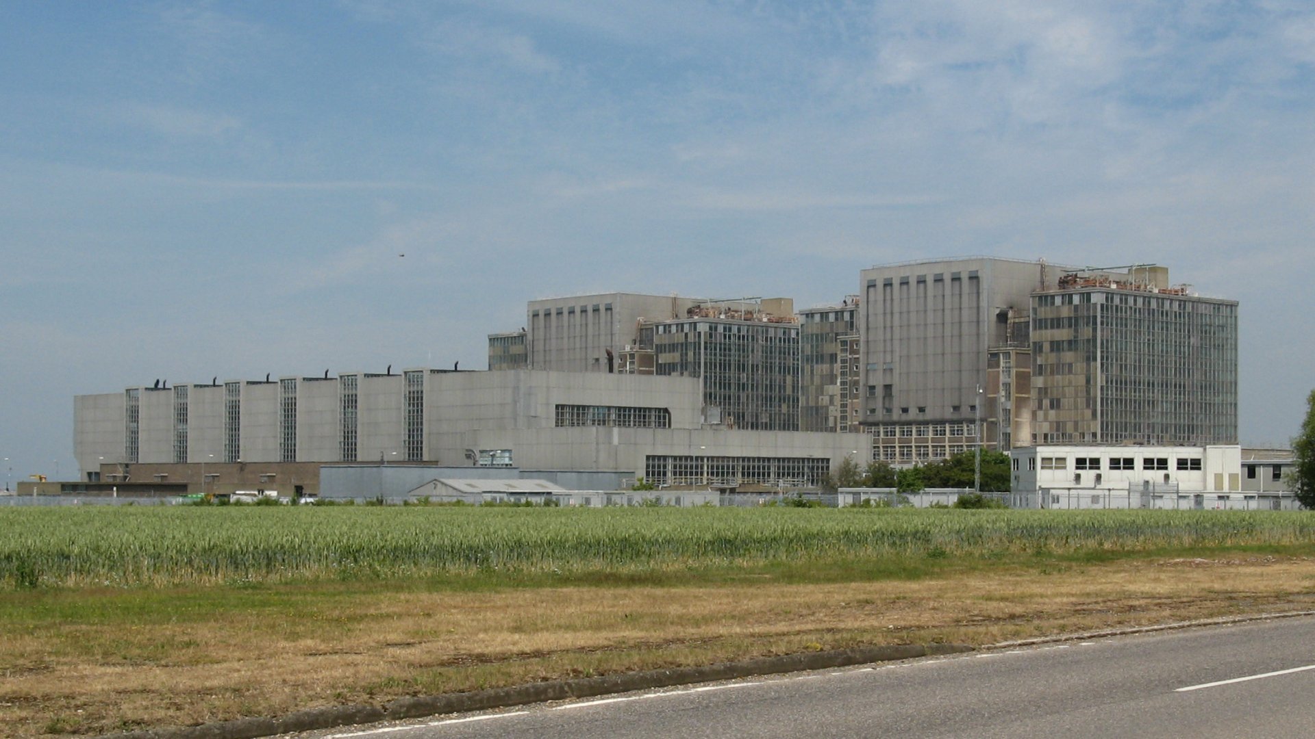 Click to view full size image
==============
Bradwell nuclear power station, from south-west
Keywords: Bradwell Bradwell nuclear power station, from south-west
Keywords: Bradwell