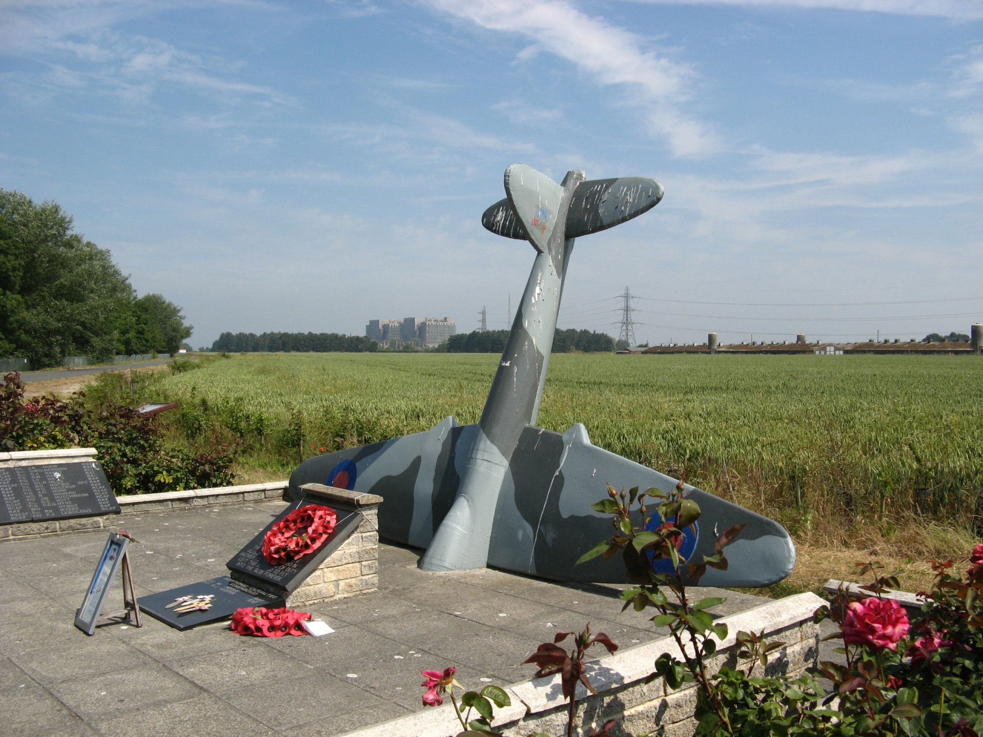 Click to view full size image
==============
RAF Bradwell Bay, memorial, from south
Keywords: Bradwell RAF Bradwell Bay, memorial, from south
Keywords: Bradwell