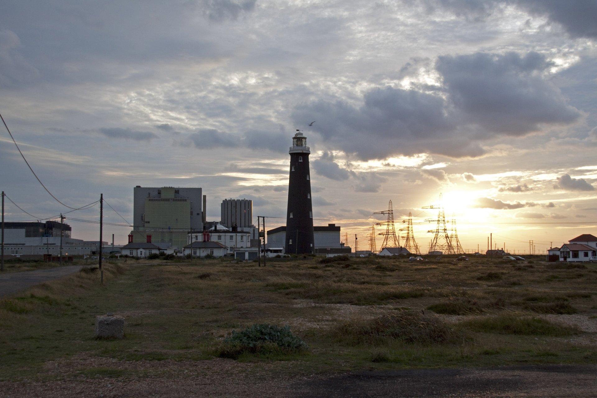 Click to view full size image
==============
Dungeness Power station and old lighthouse (4910092879)
Keywords: Dungeness Dungeness Power station and old lighthouse (4910092879)
Keywords: Dungeness
