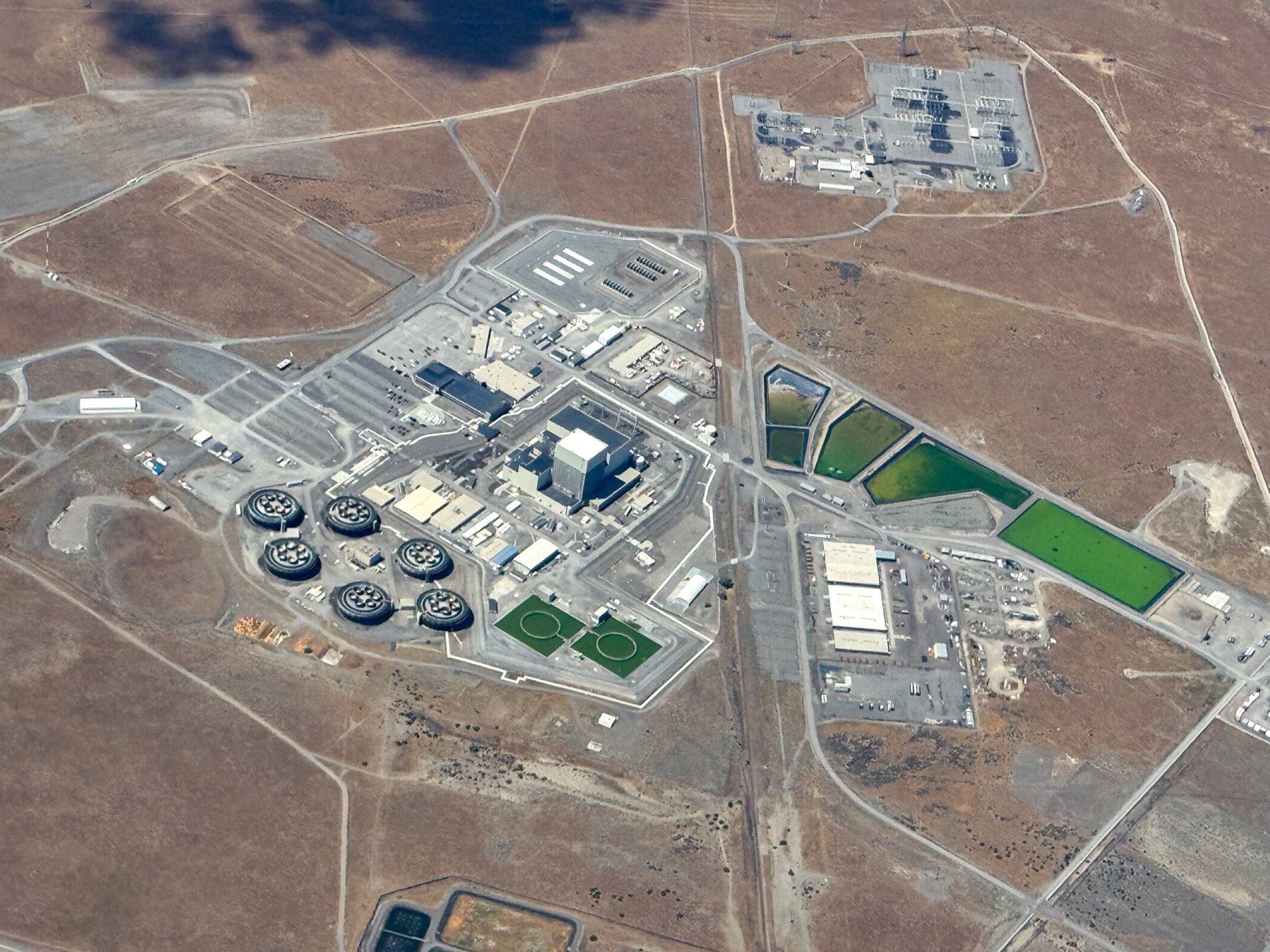 Click to view full size image
==============
Columbia Generating Station overhead 4
Keywords: Hanford Columbia Generating Station overhead 4
Keywords: Hanford