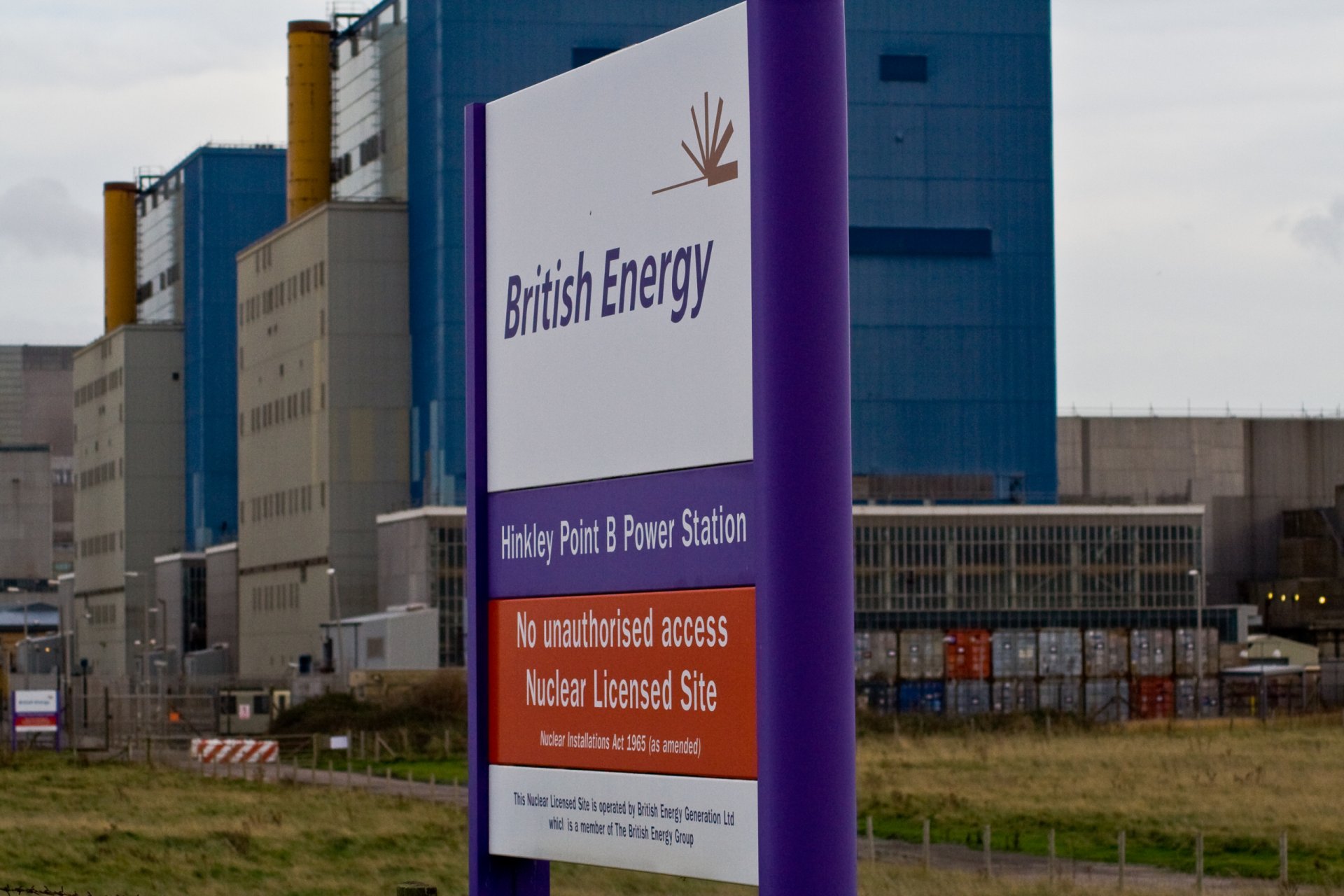 Click to view full size image
==============
Hinkley Point B reactors
Keywords: Hinkley Point Hinkley Point B reactors
Keywords: Hinkley Point