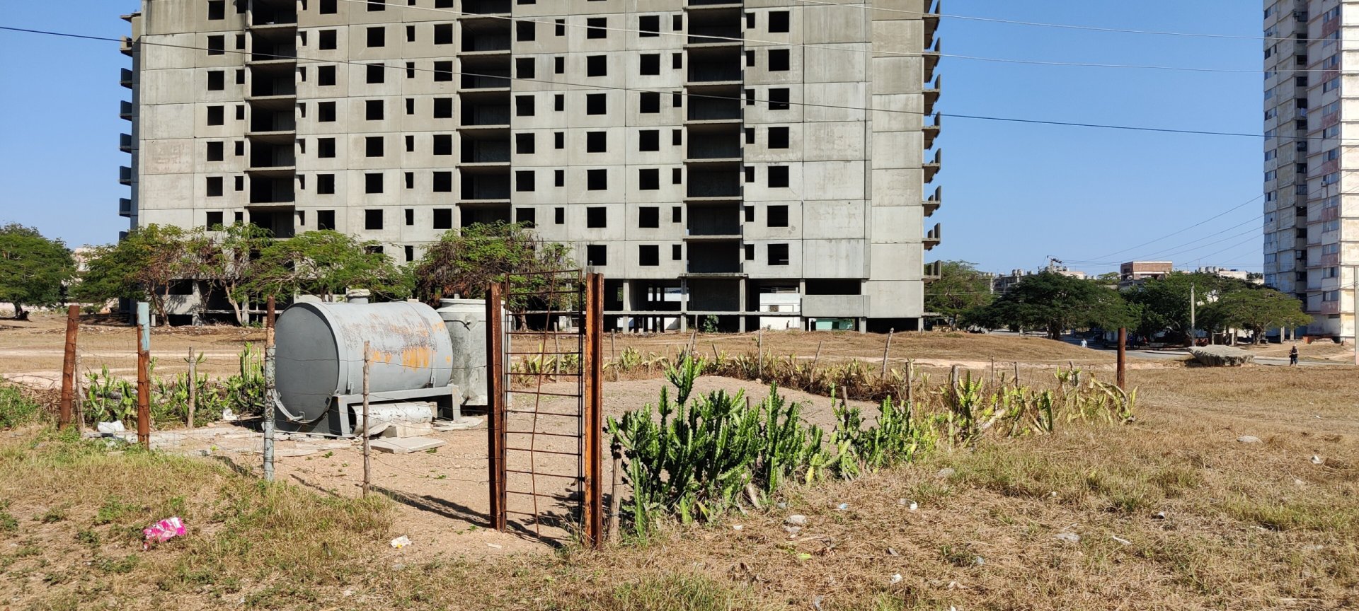 Click to view full size image
==============
Ciudad Nuclear-049
Keywords: Juragua Ciudad Nuclear-049
Keywords: Juragua