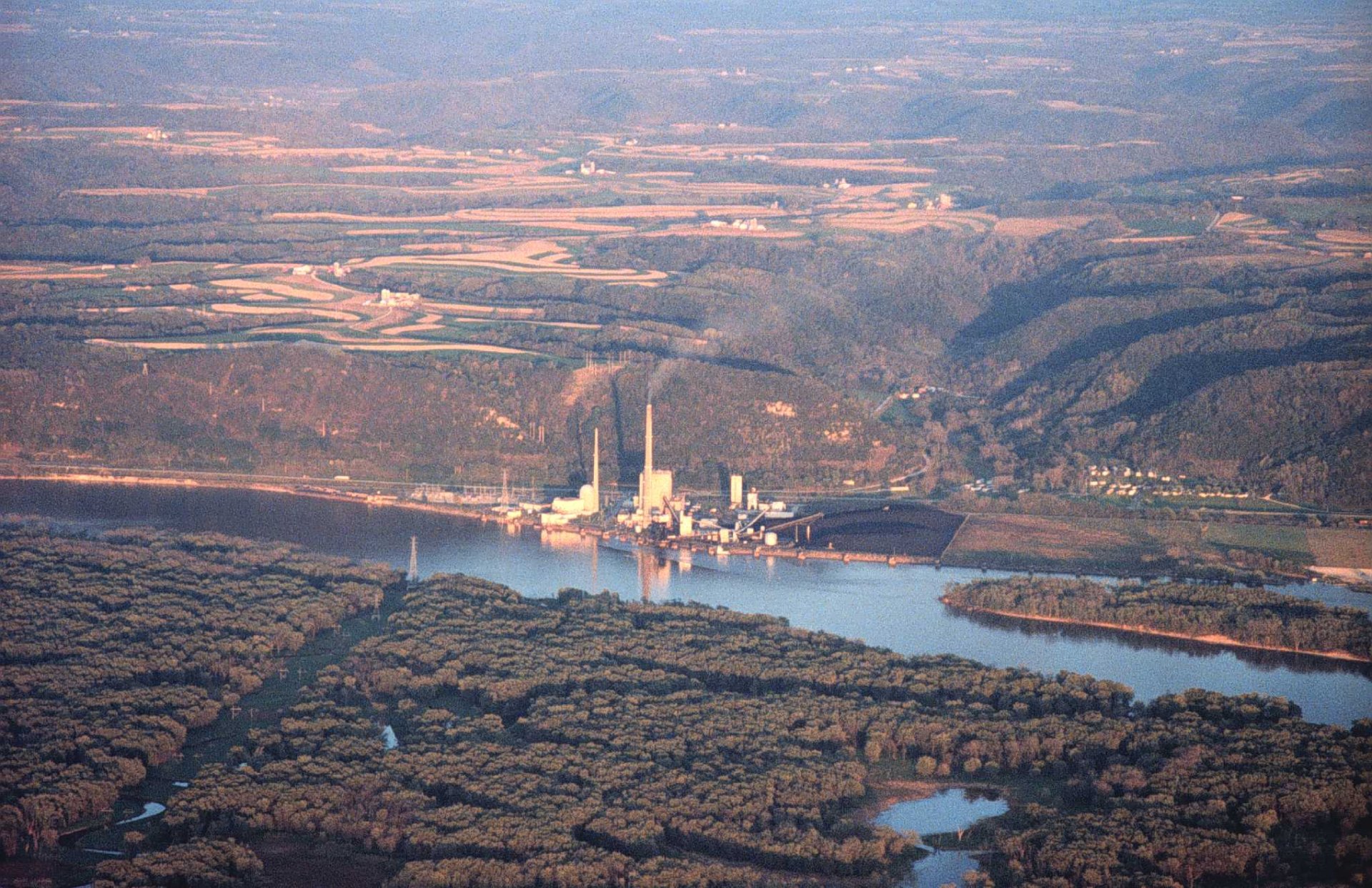 Genoa Station 3 power plant
Keywords: LaCrosse