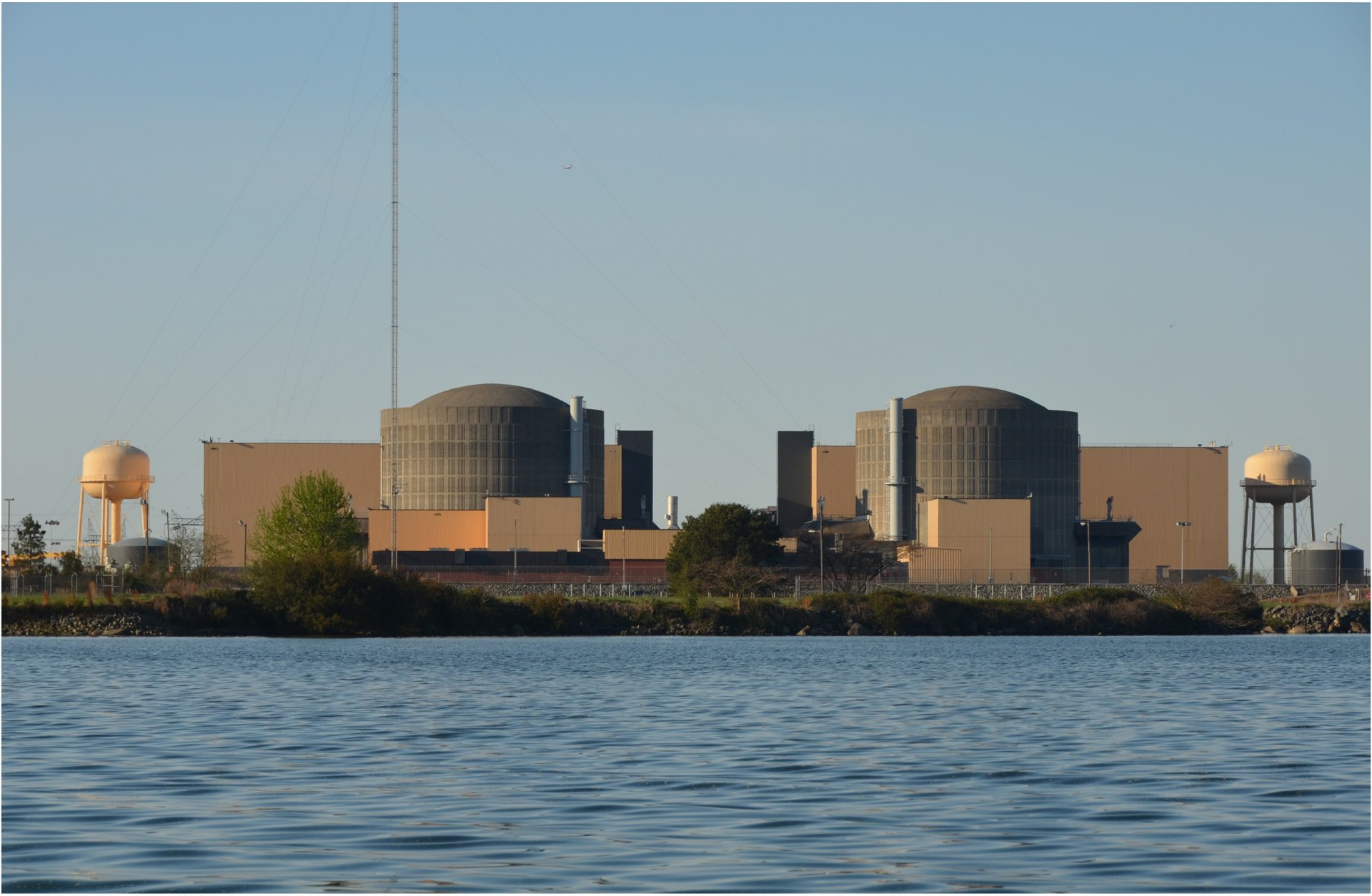 McGuire Nuclear Station from lake Norman
Keywords: McGuire