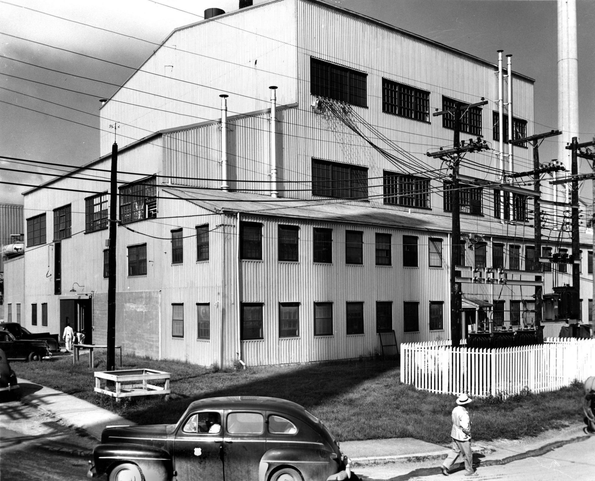 Click to view full size image
==============
Exterior of the Graphite Reactor at the X-10 site in Oak Ridge in 1950
Keywords: Oak Ridge National Lab (ORNL) Exterior of the Graphite Reactor at the X-10 site in Oak Ridge in 1950
Keywords: Oak Ridge National Lab (ORNL)