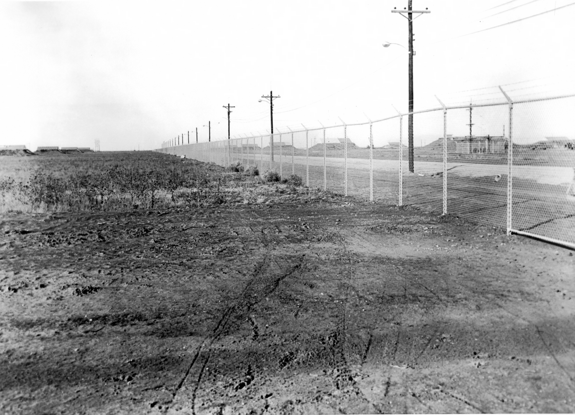 Click to view full size image
==============
Pantex Plant West Fence Line
Keywords: Pantex Pantex Plant West Fence Line
Keywords: Pantex