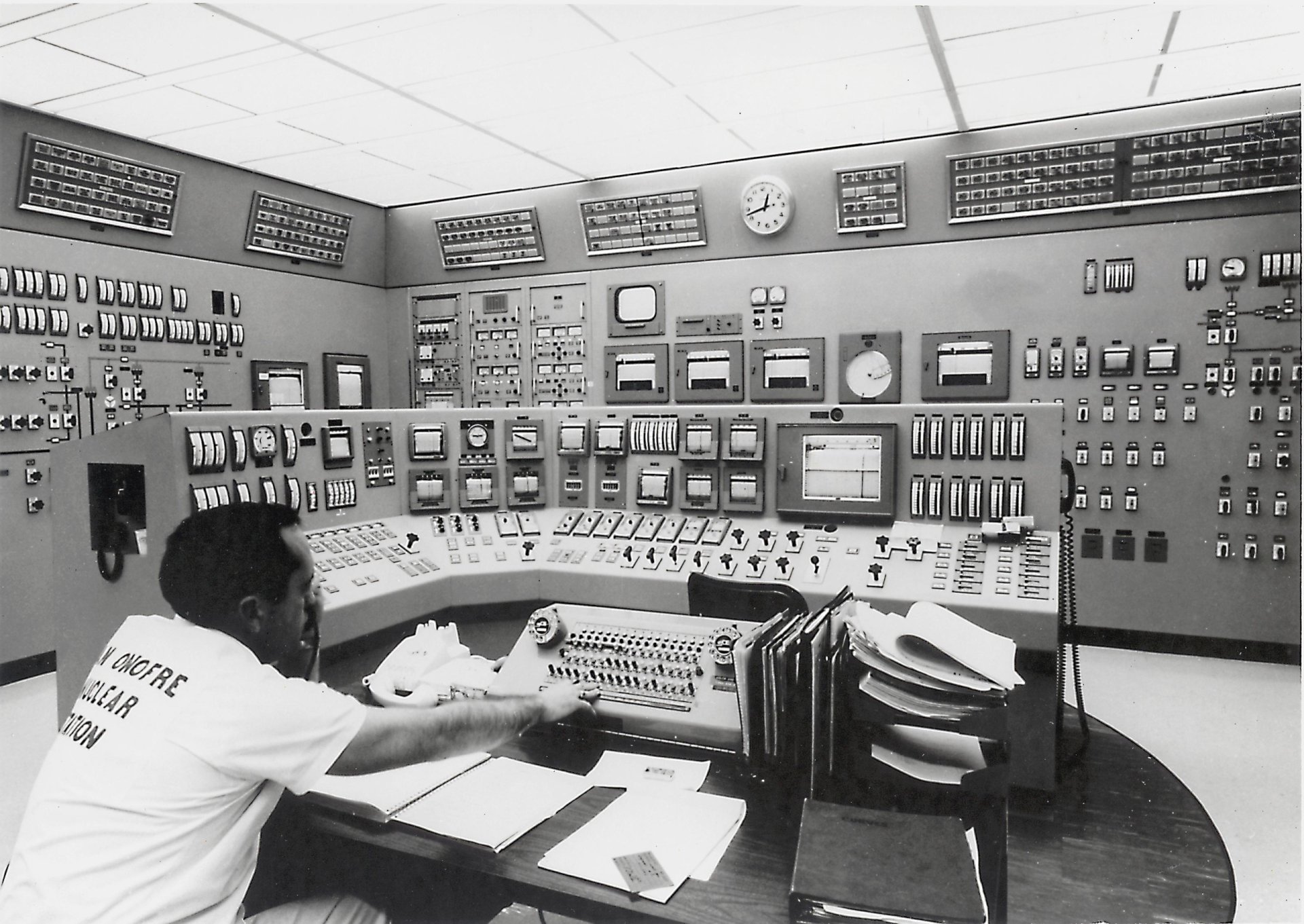 Click to view full size image
==============
San Onofre Nuclear Generating Station control room, 1968
Keywords: San Onofre San Onofre Nuclear Generating Station control room, 1968
Keywords: San Onofre