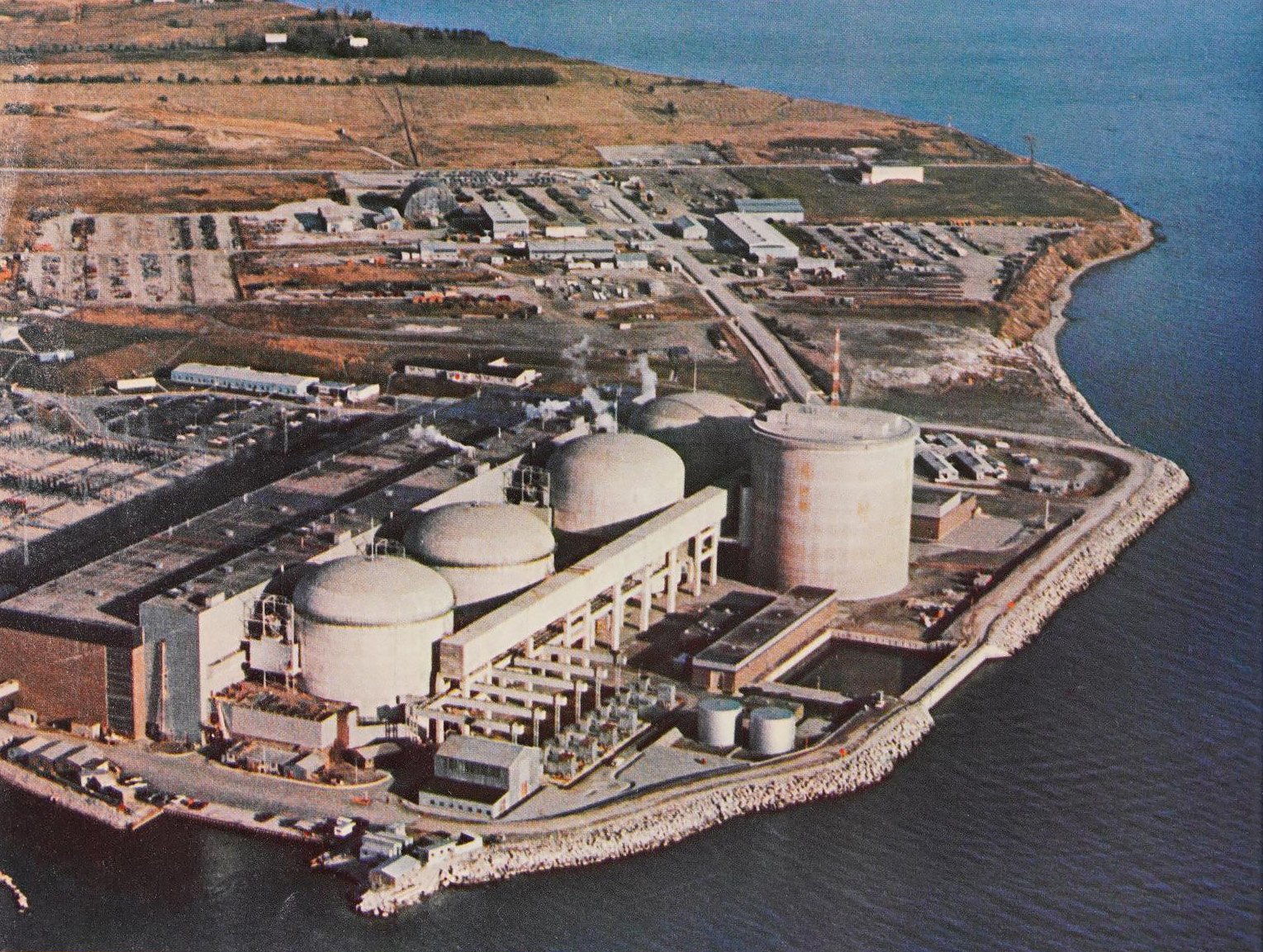 Pickering Nuclear Generating Station aerial photo c1972
Keywords: Pickering