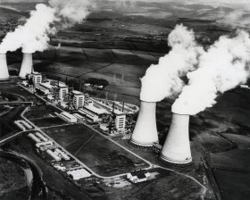 calder_hall_calder_hall_nuclear_power_station_11823864155.jpg
