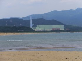 denuke_the_fourth_nuclear_power_plant_panoramio.jpg