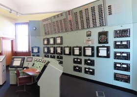 douneray_dounreay_control_room_geograph_org_uk_7577458.jpg