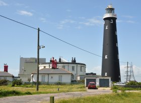 dungeness_dungeness_old_lighthouse_and_power_station.jpg