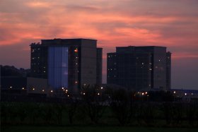 hunterston_sunset_at_hunterston_nuclear_power_station_panoramio.jpg