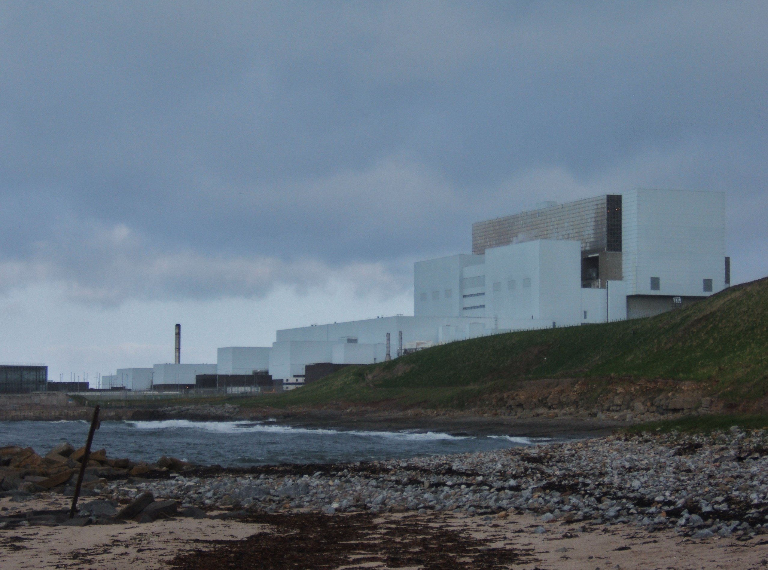 Torness Power Station - geograph.org.uk - 3615810