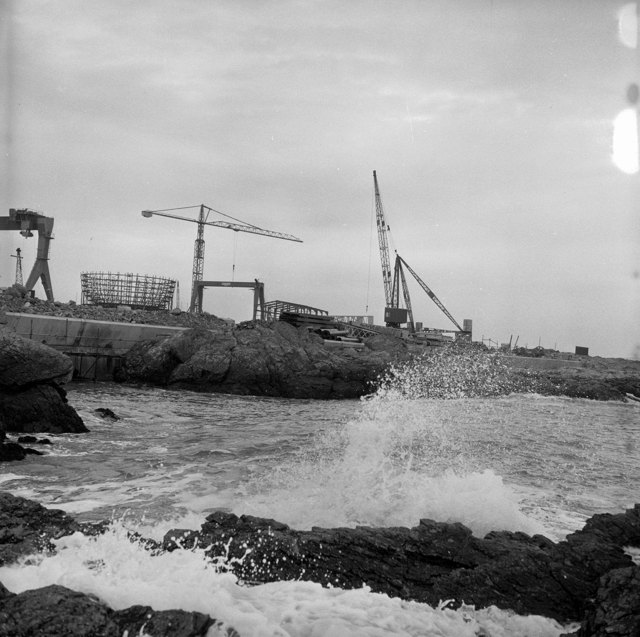Construction of the Wylfa Atomic Power Station (1452178)
Keywords: Wylfa