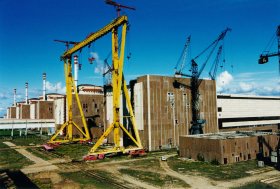 Balakovo yellow gantry cranes beside plant building