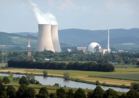 Grohnde cooling towers across the river